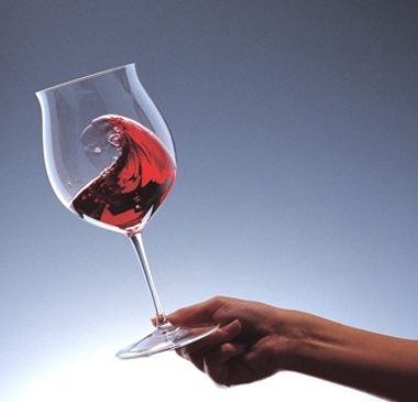 %e3%83%af%e3%82%a4%e3%83%b3%e3%82%92%e6%8c%81%e3%81%a4%e4%ba%ba